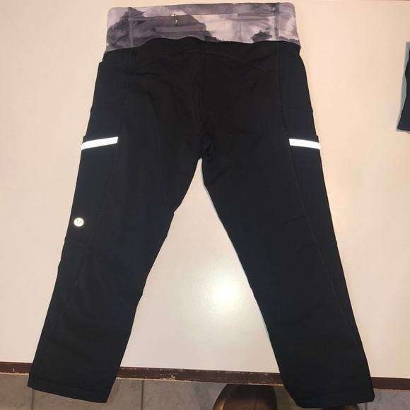 Lululemon size 6 black capris - Picture 2 of 4